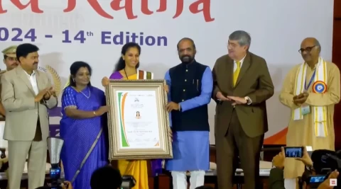 [maharashtra lokmanch]खासदार सुप्रिया सुळे संसद उत्कृष्ट महारत्न पुरस्काराने दिल्लीतील कार्यक्रमात सन्मानित