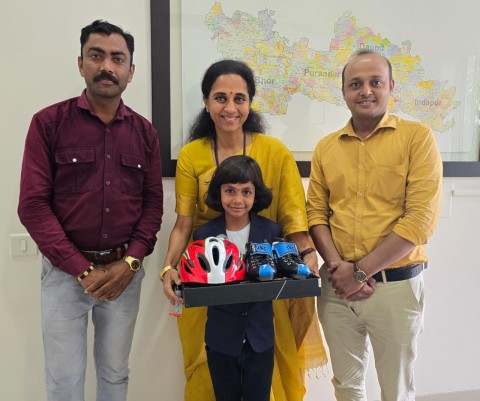 [Maharashtra Lokmanch]गिनीज रेकॉर्ड होल्डर मनस्वीच्या पाठीवर खासदार सुप्रिया सुळे यांची शाबासकीची थाप
