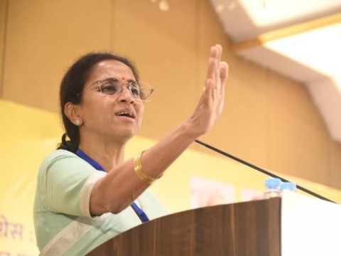 supriya-sule-4-k_202510“७ वर्षे नाही, मग आताच एवढी घाई का झाली? सगळे घोळ दूर करून निवडणुका घ्या”: सुप्रिया सुळे1559038