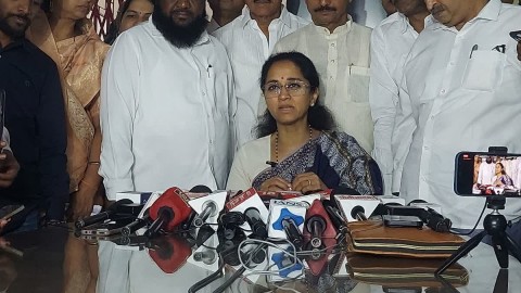 [ETV Bharat]विलीनीकरणाबाबत सुप्रिया सुळे स्पष्ट बोलल्या; म्हणाल्या, 'आज माझा भाऊ नाही, कशाला खरं खोट करायचं...'