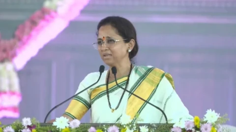 [Navarashtra]शरद पवारांची राष्ट्रवादी आणि काँग्रेसचे विलीनीकरण? सुप्रिया सुळे यांचं मोठं विधान; ‘सध्या देश वाचवण्याची गरज…’