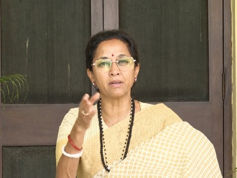 [Divya Marathi]देश आणीबाणीच्या दिशेने चाललाय का?:दिल्ली पोलिसांच्या मनात नेमकं चाललंय तरी काय?;